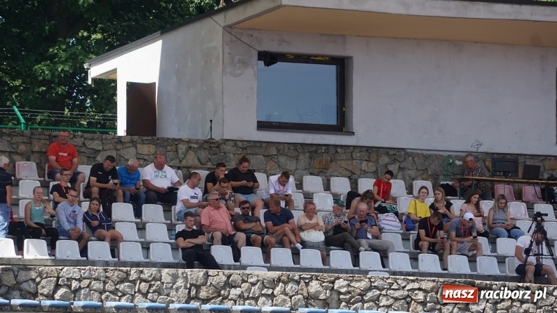 Zdjęcie w galerii na portalu naszraciborz.pl: Raciborska królowa lekkiej atletyki życzyła dobrych wyników [FOTO i WIDEO] wiadomości z regionu