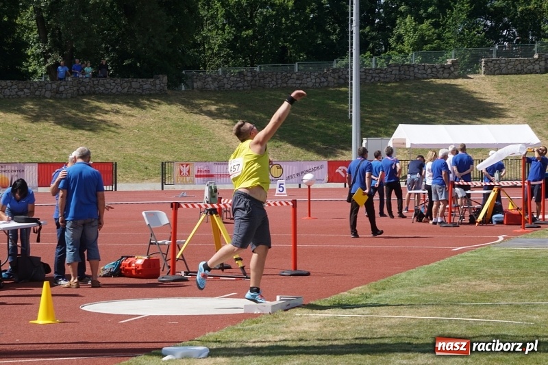 Zdjęcie w galerii na portalu naszraciborz.pl: Raciborska królowa lekkiej atletyki życzyła dobrych wyników [FOTO i WIDEO] wiadomości z regionu