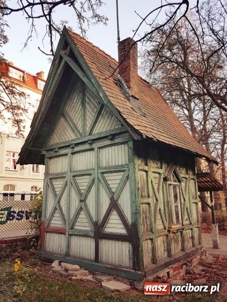 Zdjęcie w galerii na portalu naszraciborz.pl: Miejski konserwator zabytków nie pozwoli zniszczyć chatki Baby Jagi  wiadomości z regionu