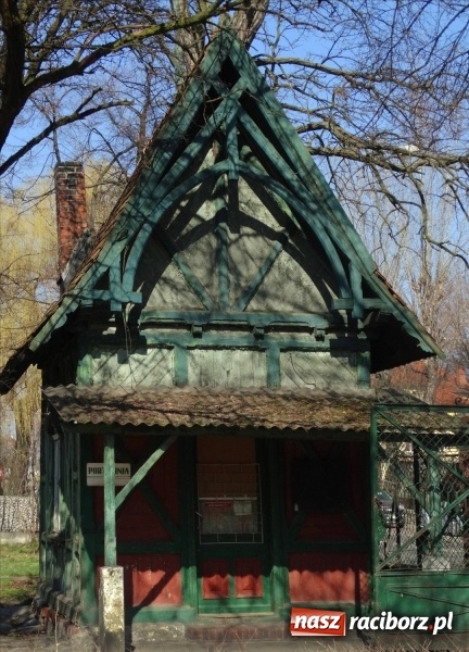 Zdjęcie w galerii na portalu naszraciborz.pl: Miejski konserwator zabytków nie pozwoli zniszczyć chatki Baby Jagi  wiadomości z regionu