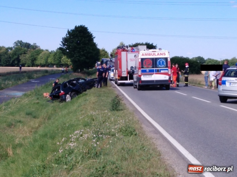 Zdjęcie w galerii na portalu naszraciborz.pl: BMW dachowało na Gliwickiej. Kierująca w ciężkim stanie [FOTO] wiadomości z regionu
