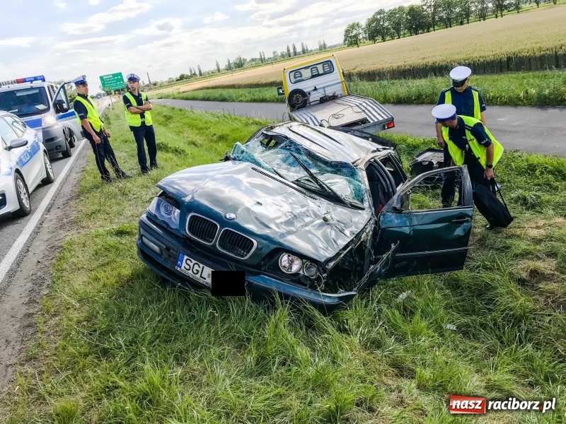 Zdjęcie w galerii na portalu naszraciborz.pl: BMW dachowało na Gliwickiej. Kierująca w ciężkim stanie [FOTO] wiadomości z regionu