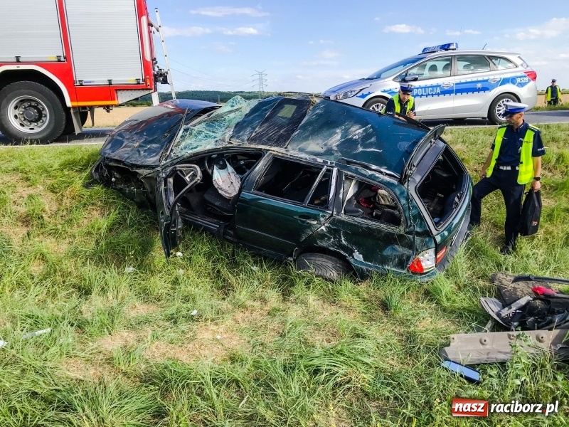 Zdjęcie w galerii na portalu naszraciborz.pl: BMW dachowało na Gliwickiej. Kierująca w ciężkim stanie [FOTO] wiadomości z regionu