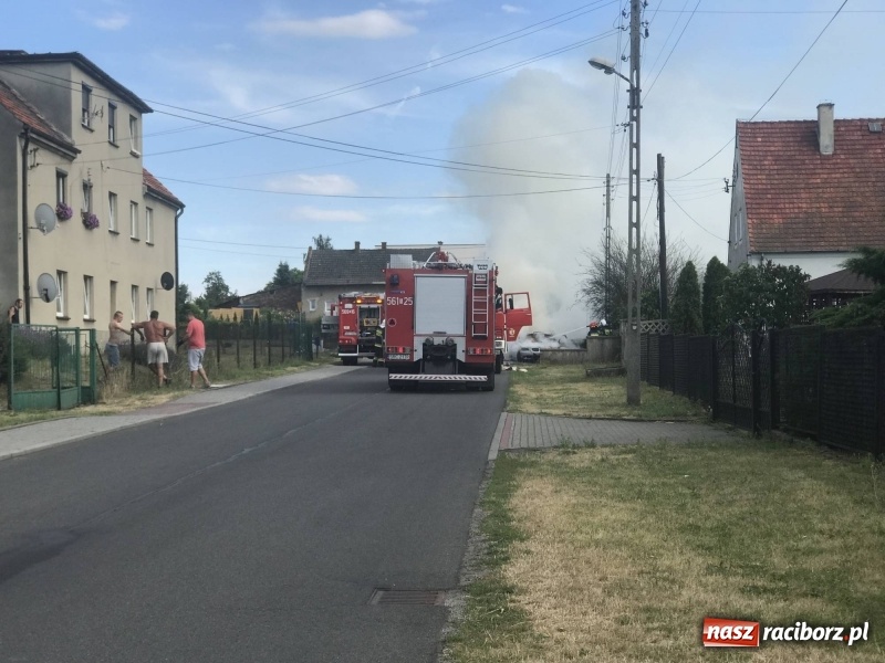 Zdjęcie w galerii na portalu naszraciborz.pl: BMW stanęło w ogniu w Babicach [FOTO] wiadomości z regionu