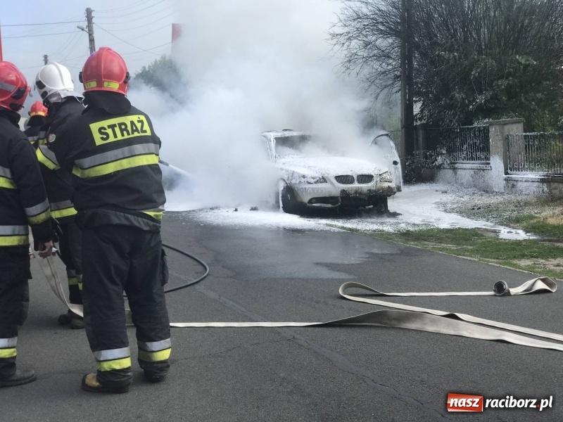Zdjęcie w galerii na portalu naszraciborz.pl: BMW stanęło w ogniu w Babicach [FOTO] wiadomości z regionu