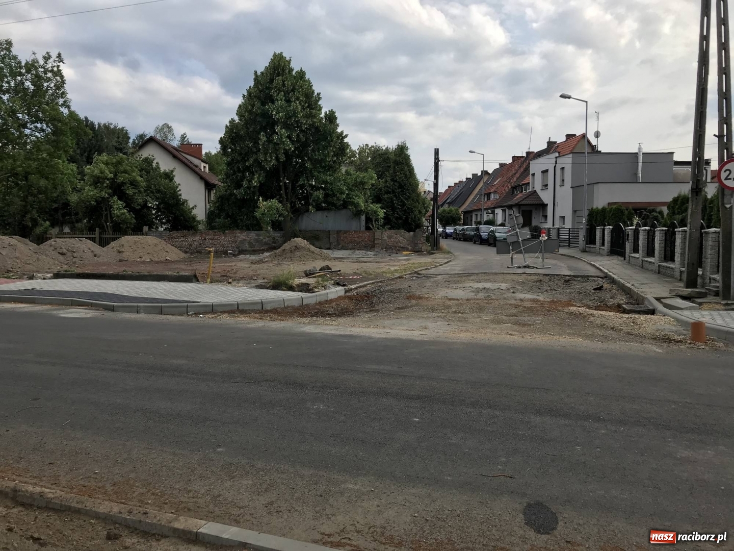 Zdjęcie w galerii na portalu naszraciborz.pl: Łąkowa już otwarta dla ruchu samochodowego  wiadomości z regionu