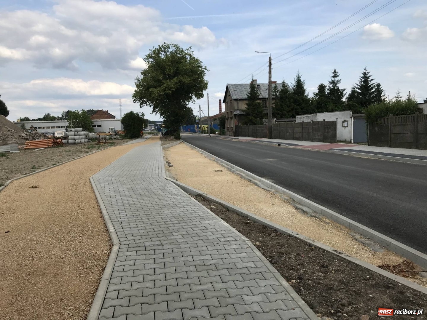 Zdjęcie w galerii na portalu naszraciborz.pl: Łąkowa już otwarta dla ruchu samochodowego  wiadomości z regionu