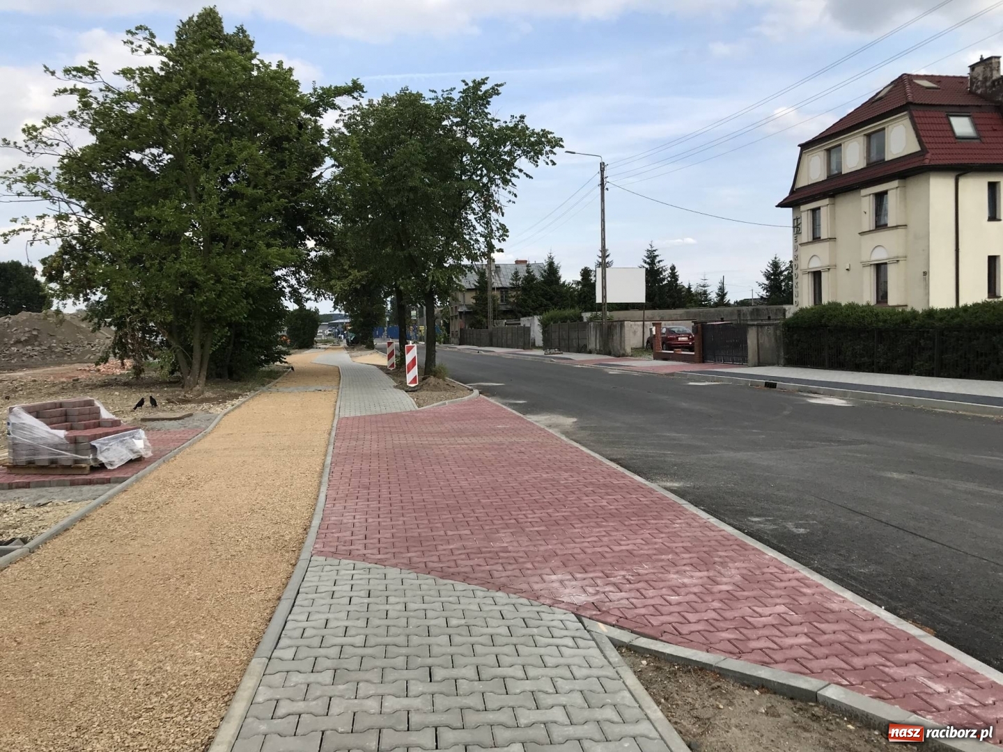 Zdjęcie w galerii na portalu naszraciborz.pl: Łąkowa już otwarta dla ruchu samochodowego  wiadomości z regionu