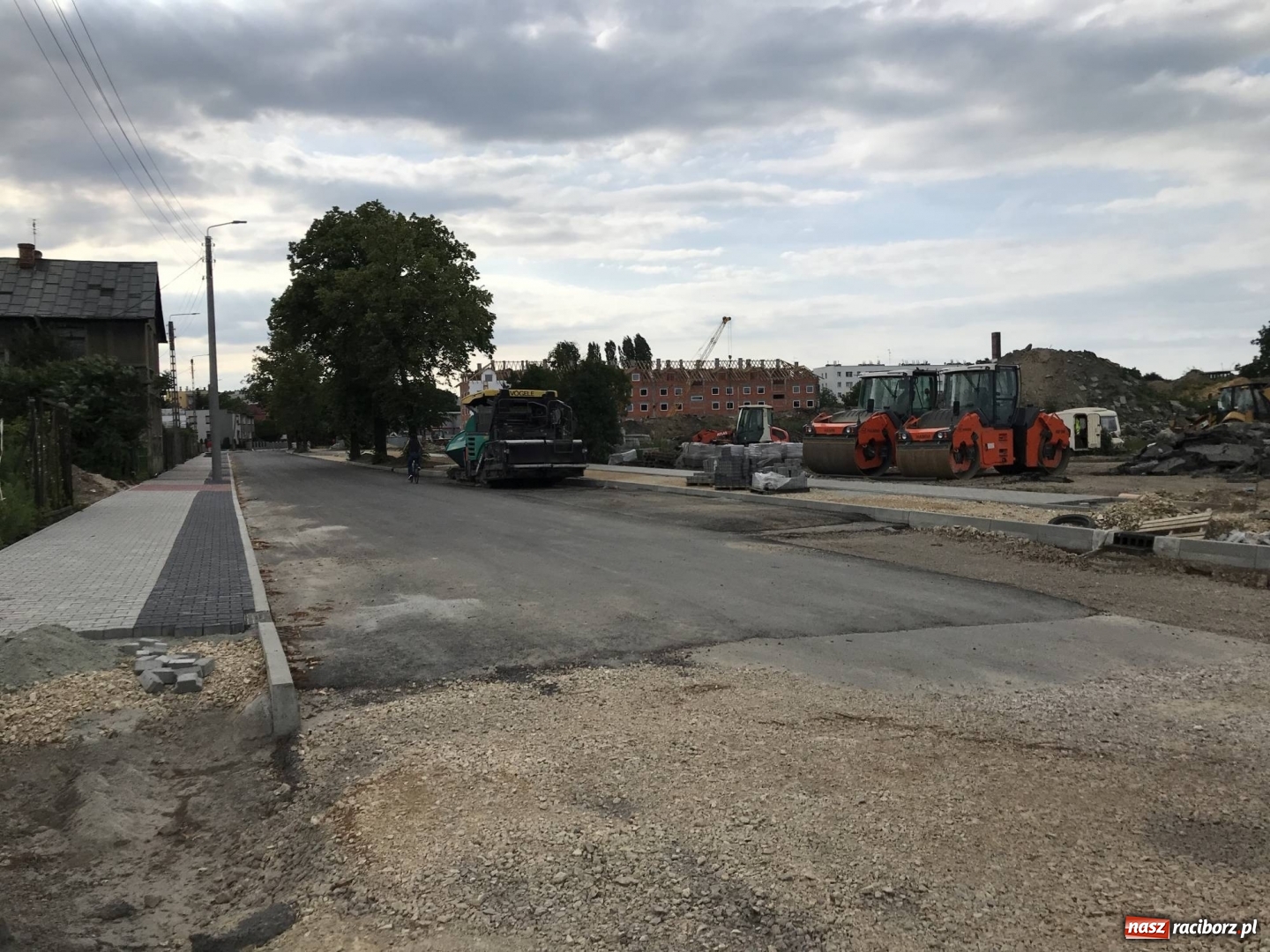 Zdjęcie w galerii na portalu naszraciborz.pl: Łąkowa już otwarta dla ruchu samochodowego  wiadomości z regionu