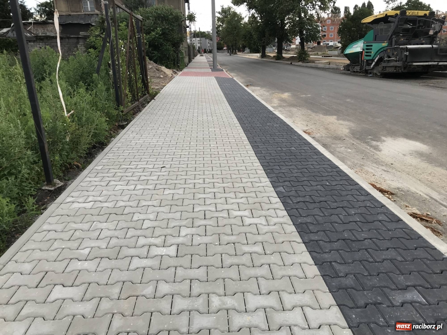 Zdjęcie w galerii na portalu naszraciborz.pl: Łąkowa już otwarta dla ruchu samochodowego  wiadomości z regionu