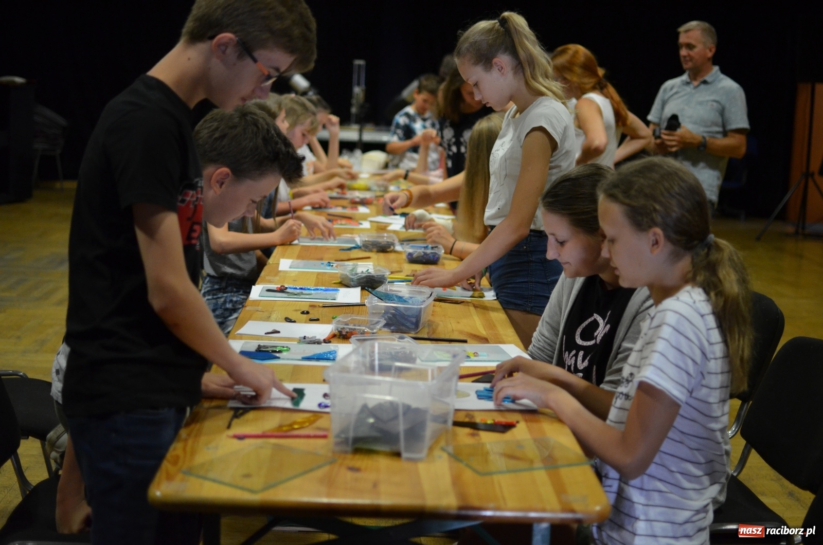 Zdjęcie w galerii na portalu naszraciborz.pl: Szkło i fotografia. Warsztaty w RCK wiadomości z regionu