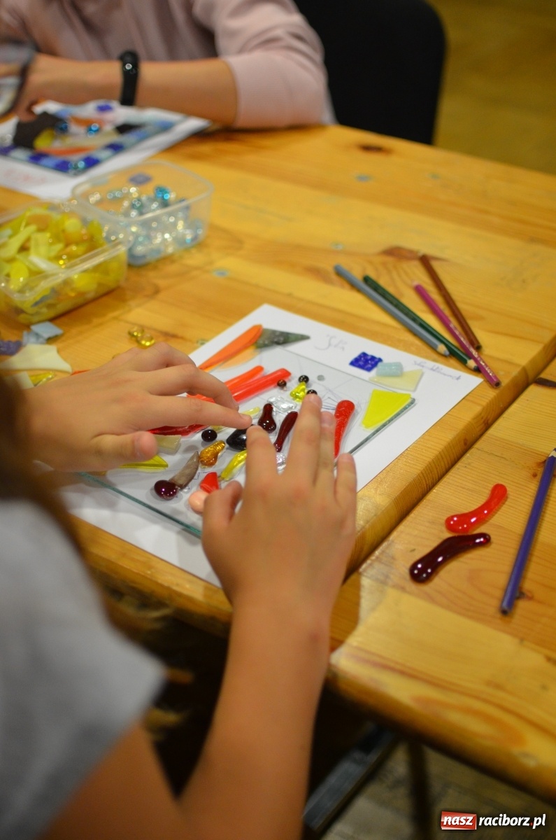 Zdjęcie w galerii na portalu naszraciborz.pl: Szkło i fotografia. Warsztaty w RCK wiadomości z regionu