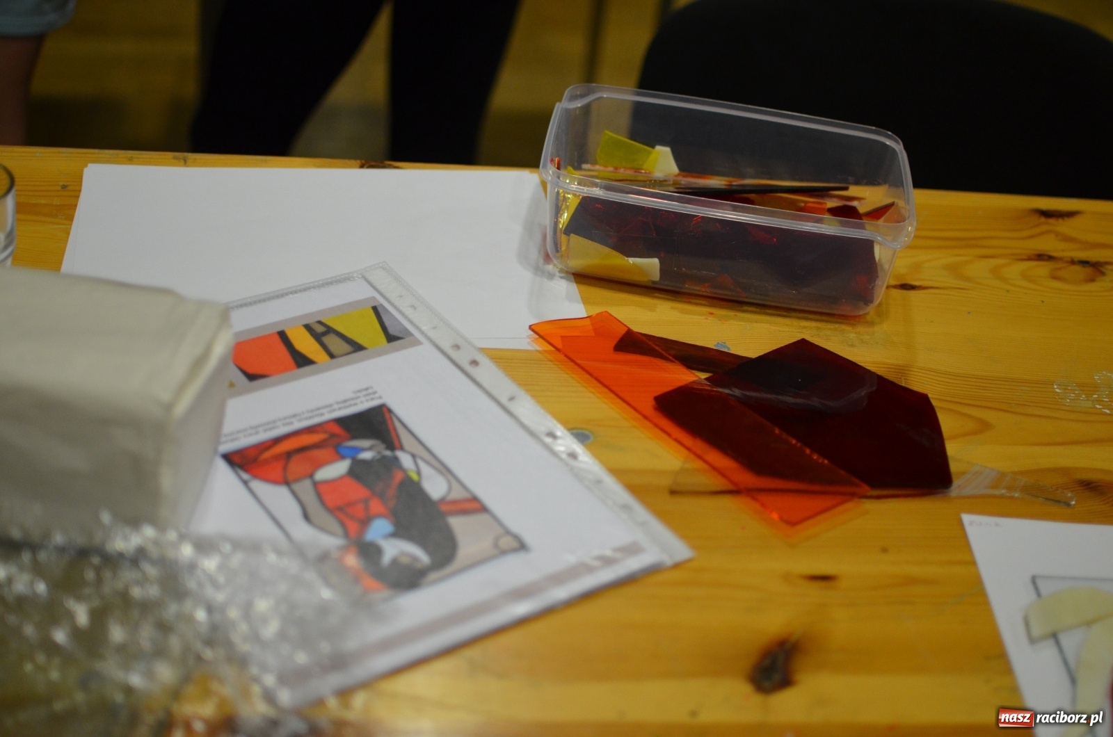 Zdjęcie w galerii na portalu naszraciborz.pl: Szkło i fotografia. Warsztaty w RCK wiadomości z regionu