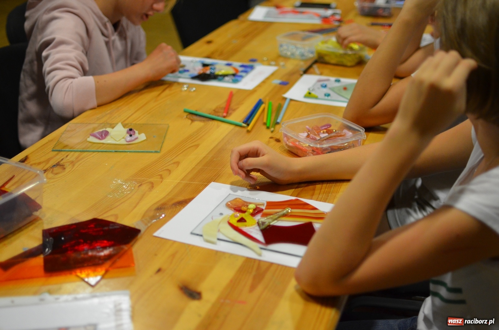 Zdjęcie w galerii na portalu naszraciborz.pl: Szkło i fotografia. Warsztaty w RCK wiadomości z regionu