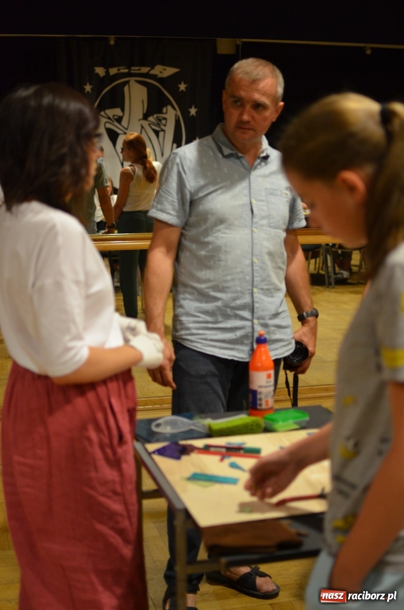 Zdjęcie w galerii na portalu naszraciborz.pl: Szkło i fotografia. Warsztaty w RCK wiadomości z regionu