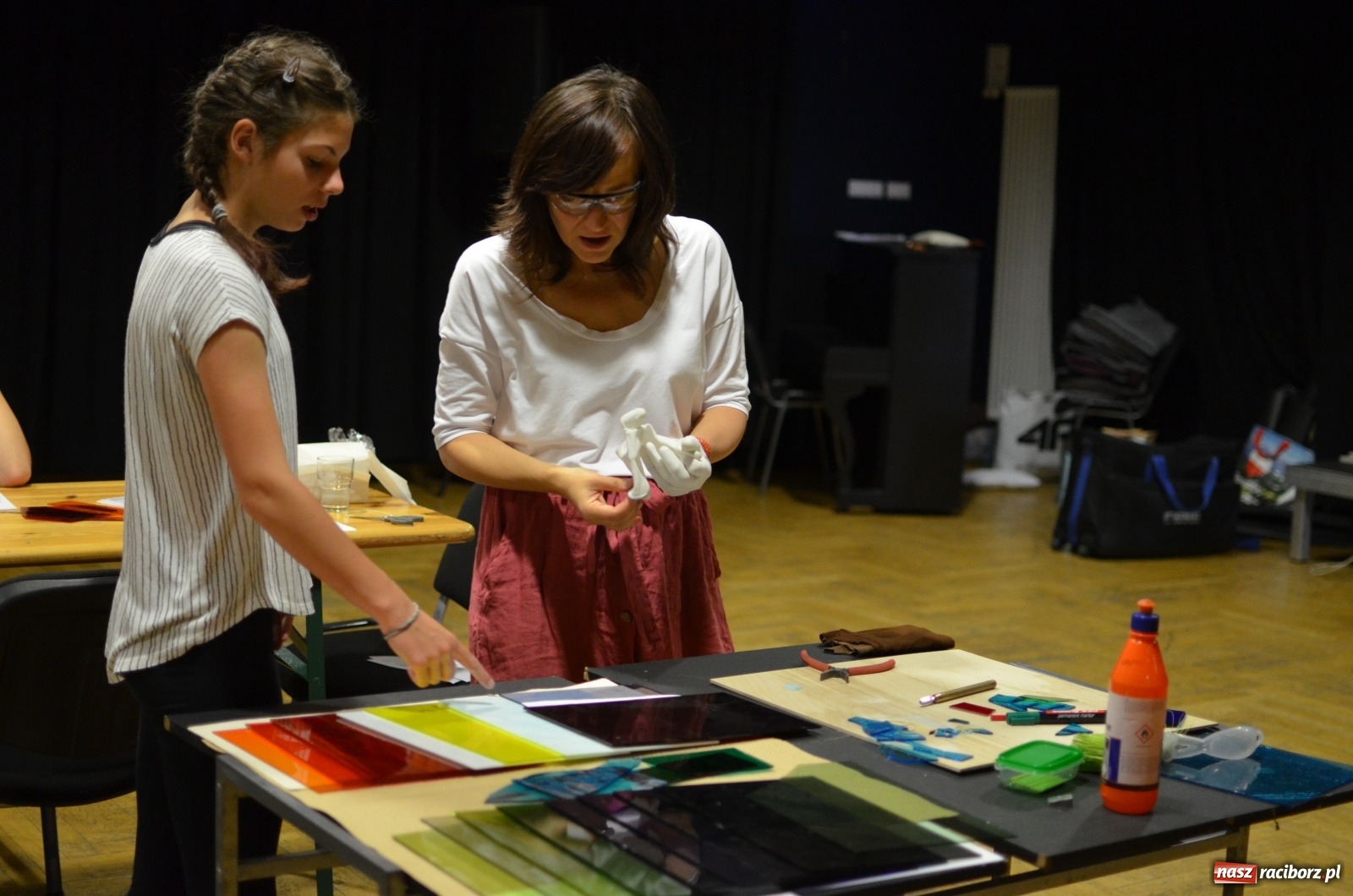 Zdjęcie w galerii na portalu naszraciborz.pl: Szkło i fotografia. Warsztaty w RCK wiadomości z regionu