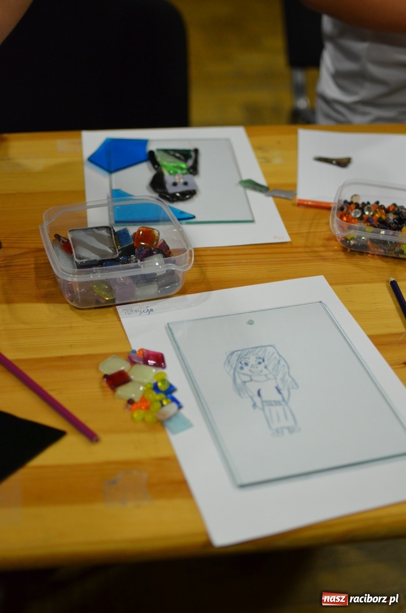 Zdjęcie w galerii na portalu naszraciborz.pl: Szkło i fotografia. Warsztaty w RCK wiadomości z regionu