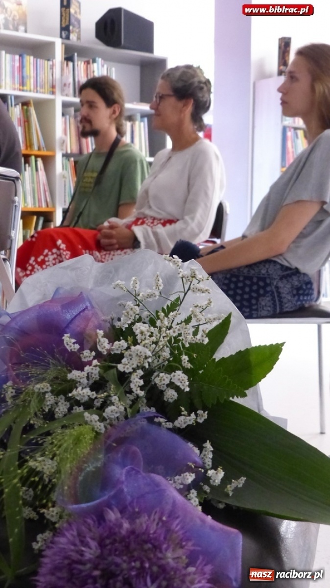 Zdjęcie w galerii na portalu naszraciborz.pl: Barwy lata w raciborskiej bibliotece wiadomości z regionu