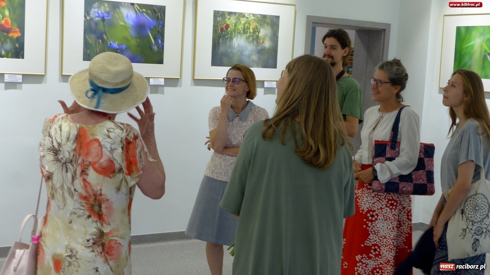 Zdjęcie w galerii na portalu naszraciborz.pl: Barwy lata w raciborskiej bibliotece wiadomości z regionu