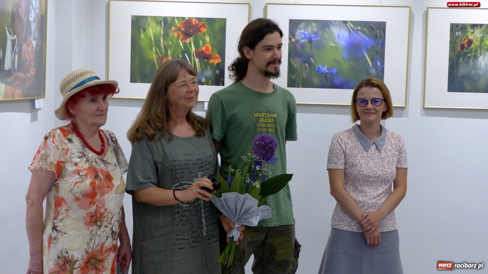 Zdjęcie w galerii na portalu naszraciborz.pl: Barwy lata w raciborskiej bibliotece wiadomości z regionu