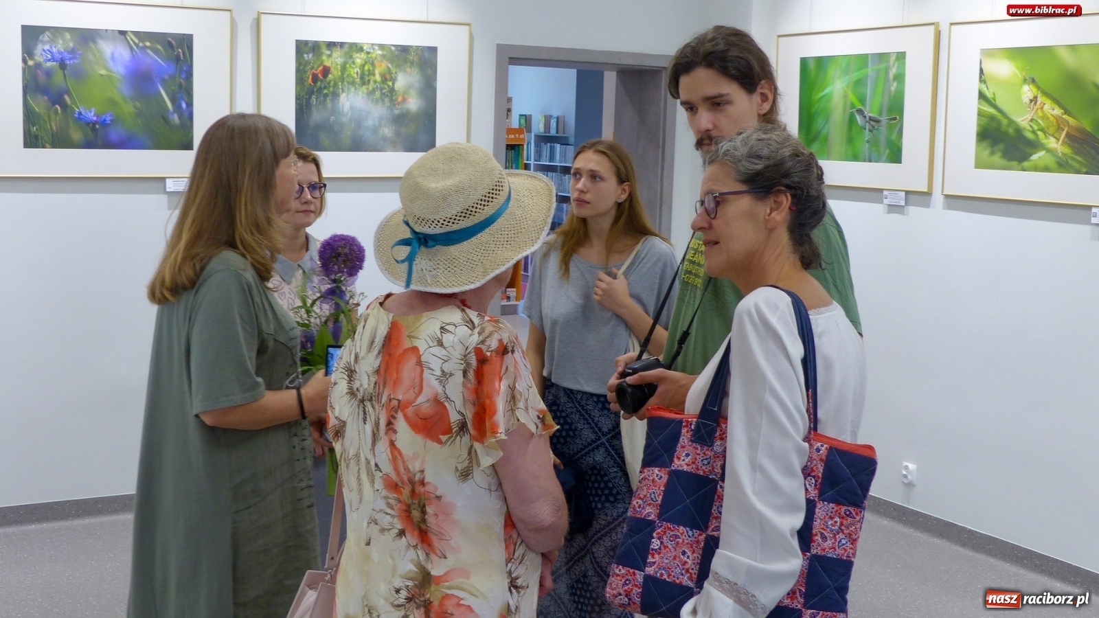 Zdjęcie w galerii na portalu naszraciborz.pl: Barwy lata w raciborskiej bibliotece wiadomości z regionu