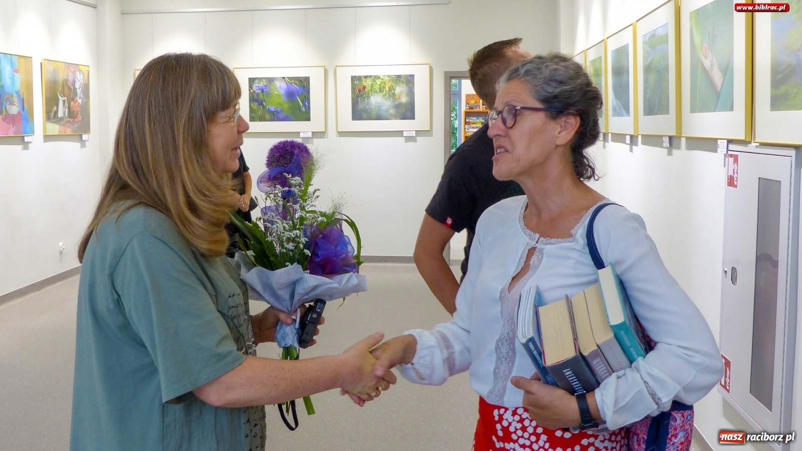 Zdjęcie w galerii na portalu naszraciborz.pl: Barwy lata w raciborskiej bibliotece wiadomości z regionu
