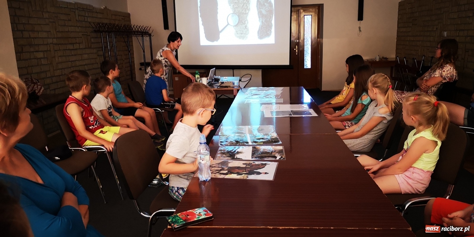 Zdjęcie w galerii na portalu naszraciborz.pl: Spotkanie z kryminalistykiem w Domu Kultury w Borucinie wiadomości z regionu