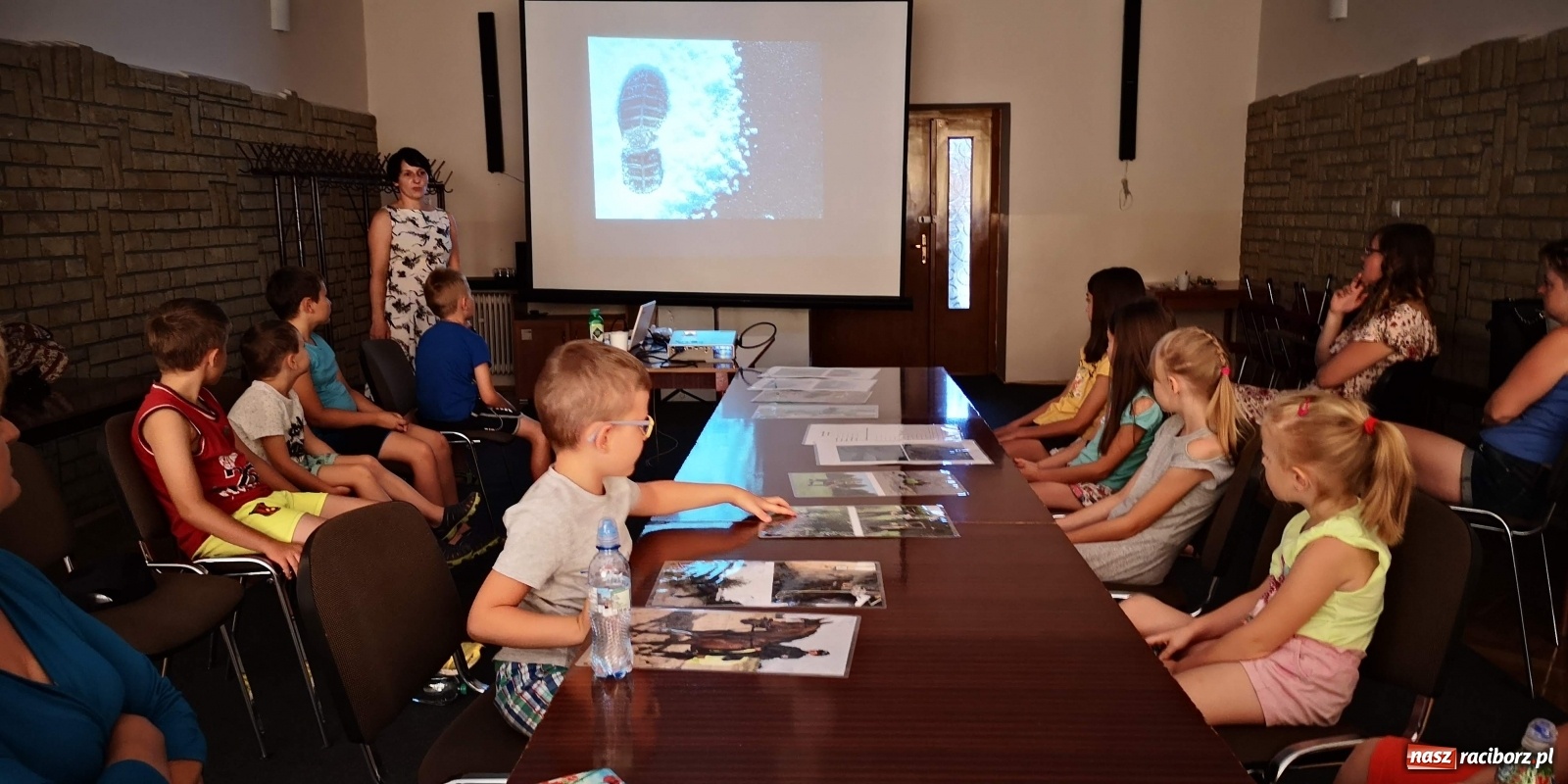 Zdjęcie w galerii na portalu naszraciborz.pl: Spotkanie z kryminalistykiem w Domu Kultury w Borucinie wiadomości z regionu