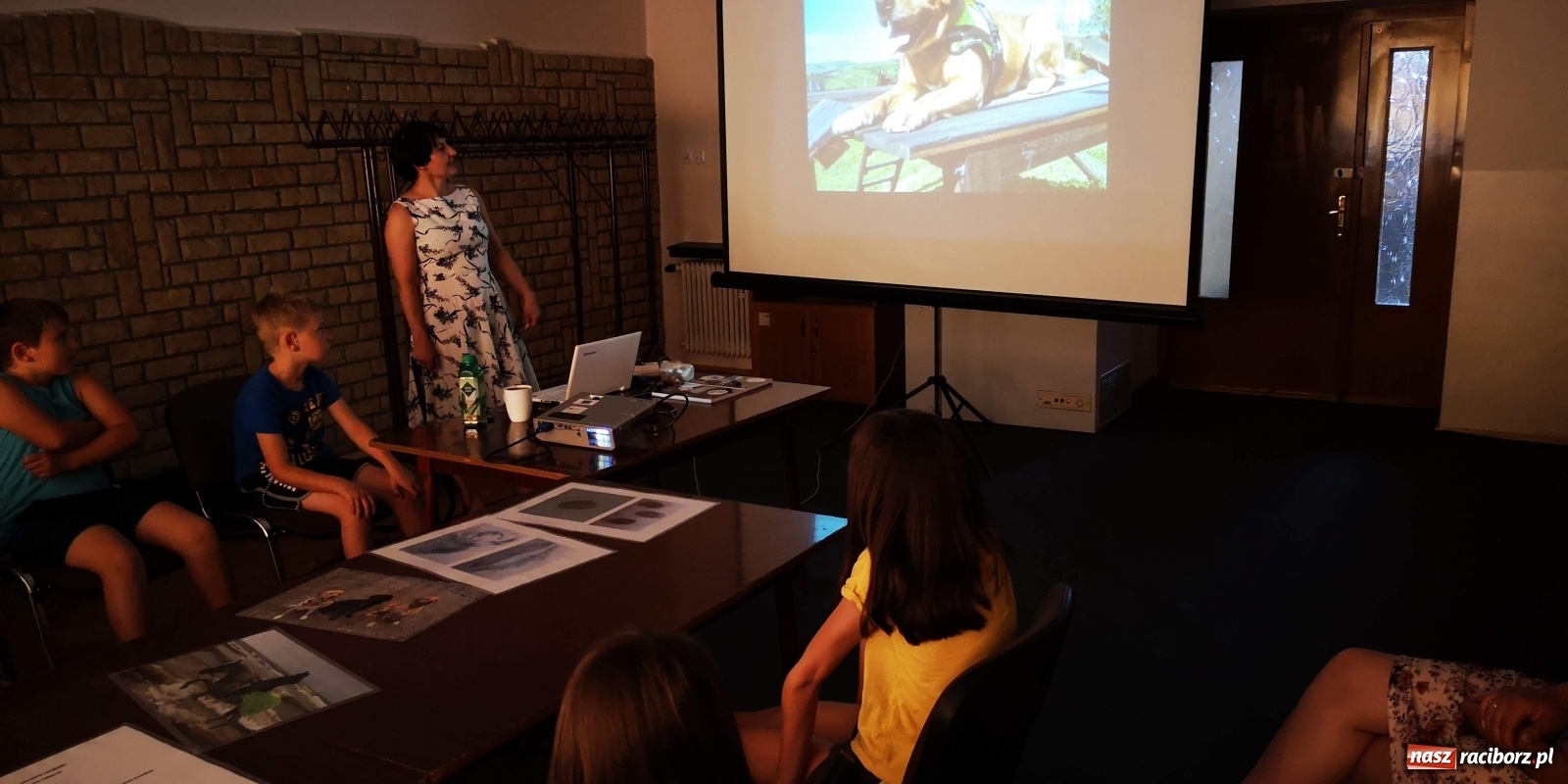 Zdjęcie w galerii na portalu naszraciborz.pl: Spotkanie z kryminalistykiem w Domu Kultury w Borucinie wiadomości z regionu