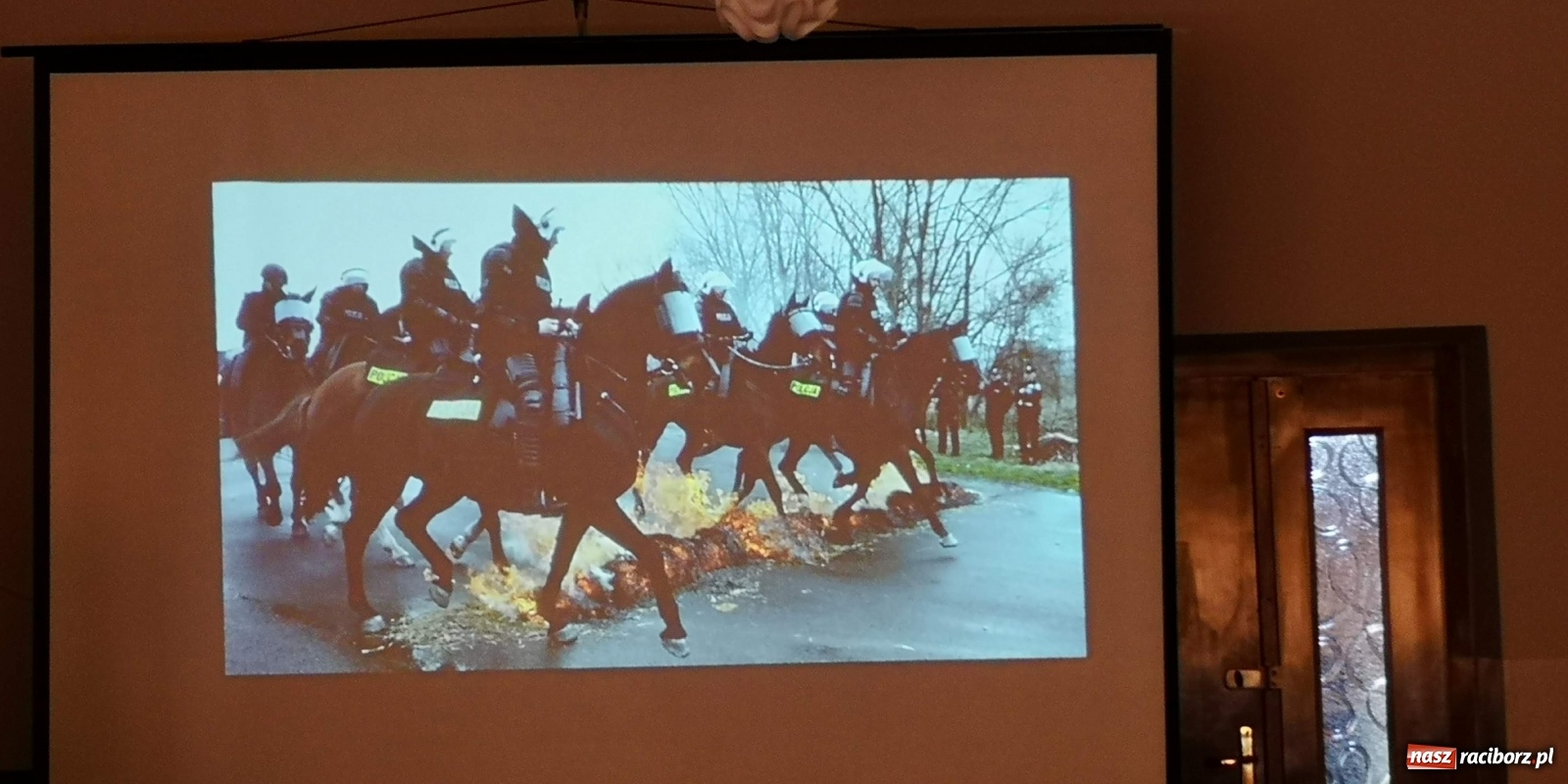 Zdjęcie w galerii na portalu naszraciborz.pl: Spotkanie z kryminalistykiem w Domu Kultury w Borucinie wiadomości z regionu