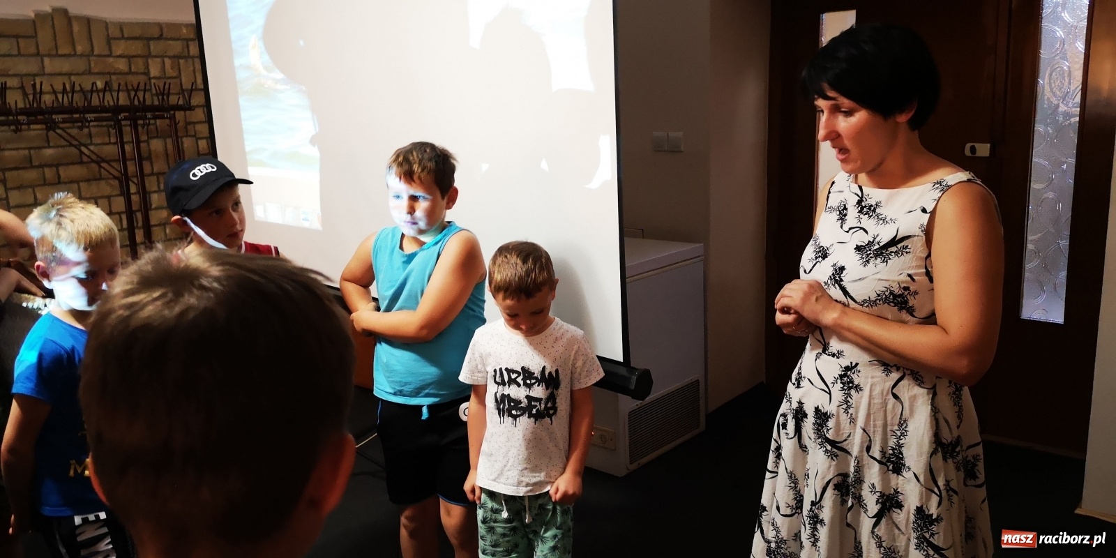 Zdjęcie w galerii na portalu naszraciborz.pl: Spotkanie z kryminalistykiem w Domu Kultury w Borucinie wiadomości z regionu