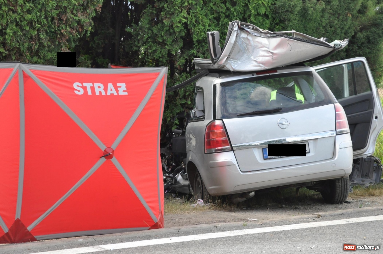 Zdjęcie w galerii na portalu naszraciborz.pl: DK 45. Tragiczny wypadek na ulicy Kozielskiej w Raciborzu. Nie żyją dwie osoby, w tym dziecko wiadomości z regionu