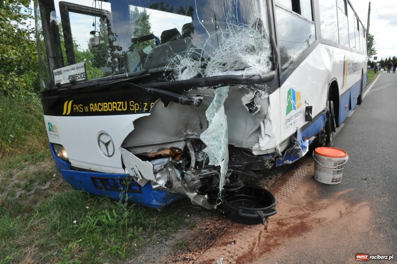 Zdjęcie w galerii na portalu naszraciborz.pl: DK 45. Tragiczny wypadek na ulicy Kozielskiej w Raciborzu. Nie żyją dwie osoby, w tym dziecko wiadomości z regionu