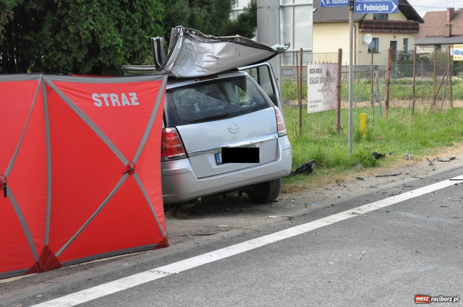 Zdjęcie w galerii na portalu naszraciborz.pl: DK 45. Tragiczny wypadek na ulicy Kozielskiej w Raciborzu. Nie żyją dwie osoby, w tym dziecko wiadomości z regionu