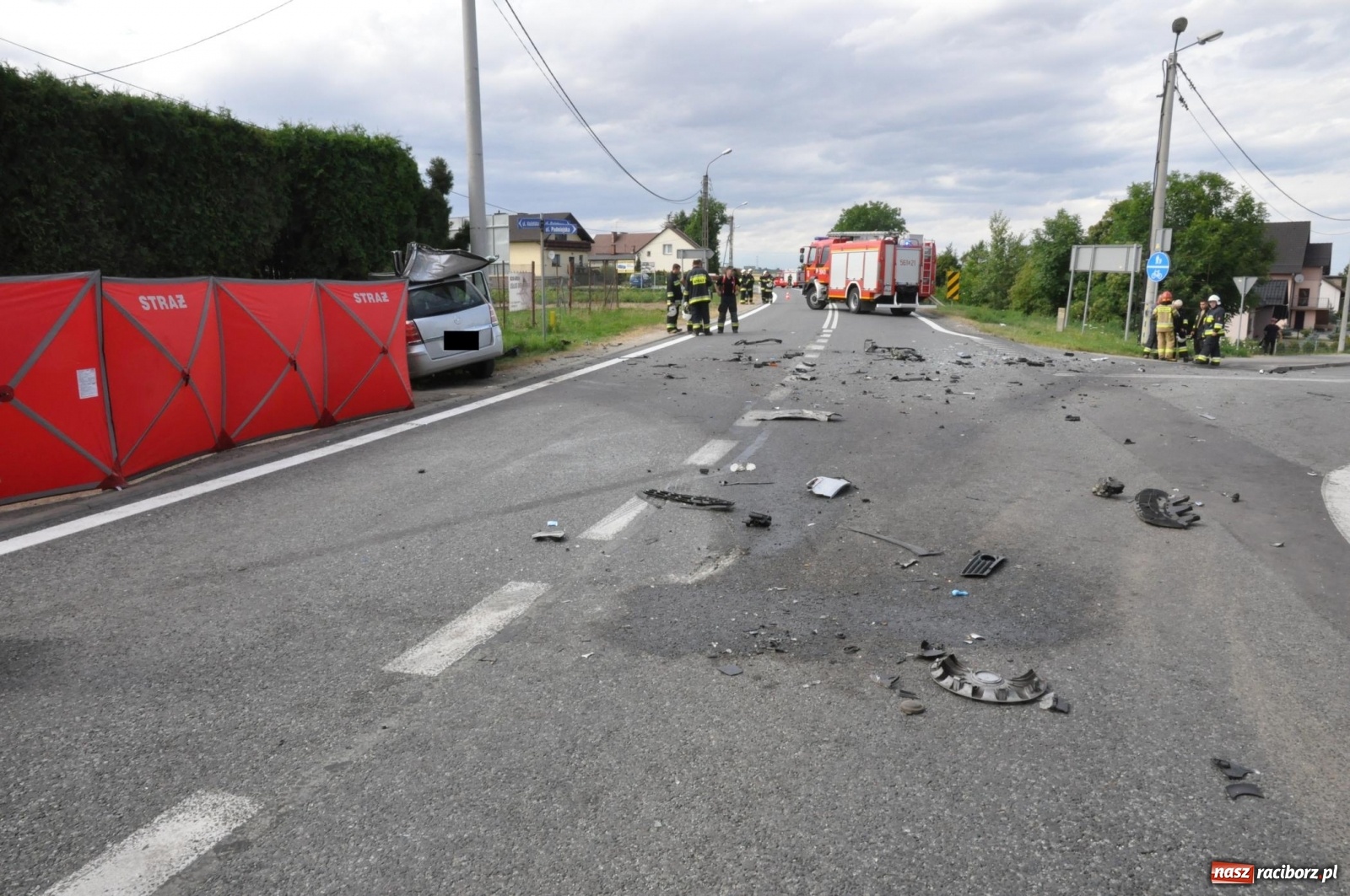 Zdjęcie w galerii na portalu naszraciborz.pl: DK 45. Tragiczny wypadek na ulicy Kozielskiej w Raciborzu. Nie żyją dwie osoby, w tym dziecko wiadomości z regionu