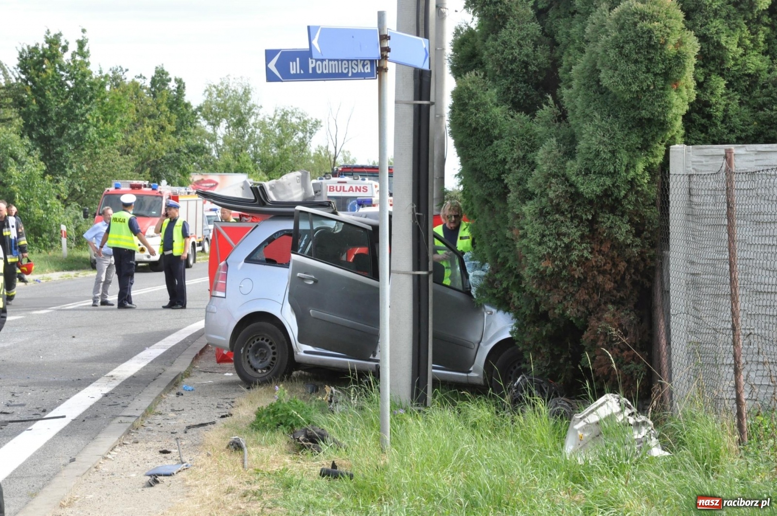 Zdjęcie w galerii na portalu naszraciborz.pl: DK 45. Tragiczny wypadek na ulicy Kozielskiej w Raciborzu. Nie żyją dwie osoby, w tym dziecko wiadomości z regionu