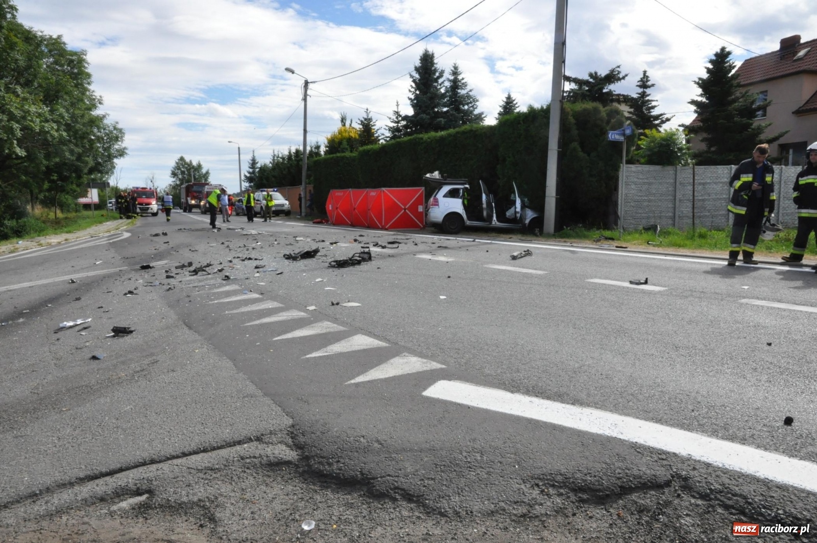 Zdjęcie w galerii na portalu naszraciborz.pl: DK 45. Tragiczny wypadek na ulicy Kozielskiej w Raciborzu. Nie żyją dwie osoby, w tym dziecko wiadomości z regionu