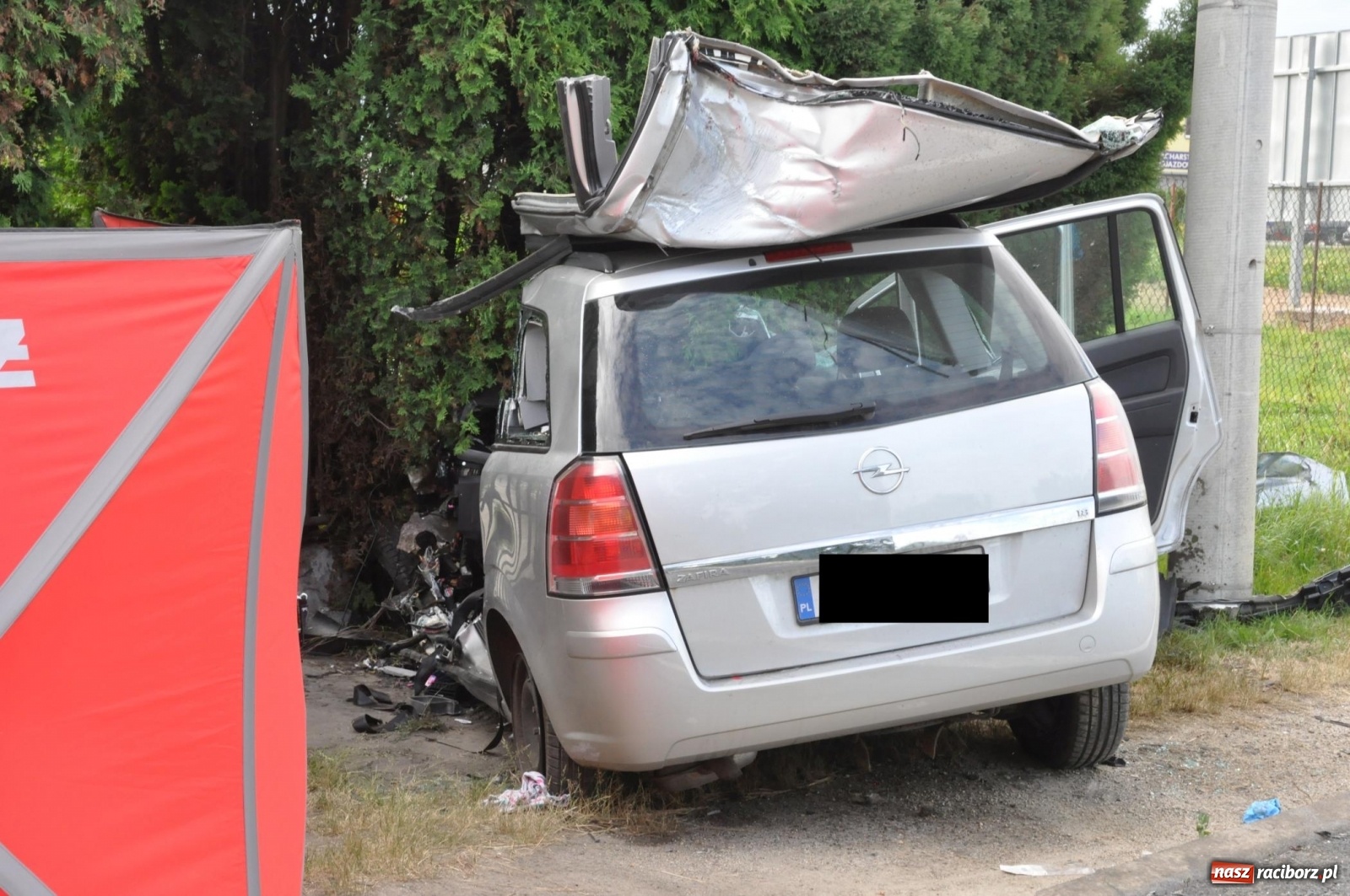 Zdjęcie w galerii na portalu naszraciborz.pl: DK 45. Tragiczny wypadek na ulicy Kozielskiej w Raciborzu. Nie żyją dwie osoby, w tym dziecko wiadomości z regionu