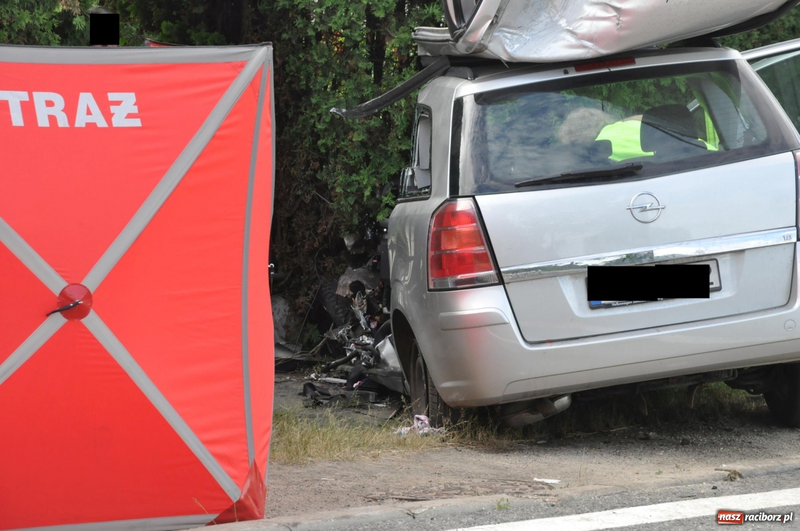 Zdjęcie w galerii na portalu naszraciborz.pl: DK 45. Tragiczny wypadek na ulicy Kozielskiej w Raciborzu. Nie żyją dwie osoby, w tym dziecko wiadomości z regionu