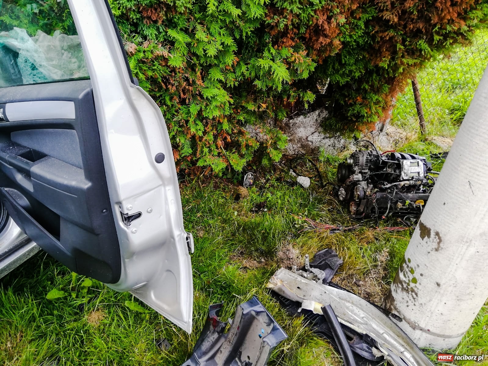 Zdjęcie w galerii na portalu naszraciborz.pl: DK 45. Tragiczny wypadek na ulicy Kozielskiej w Raciborzu. Nie żyją dwie osoby, w tym dziecko wiadomości z regionu