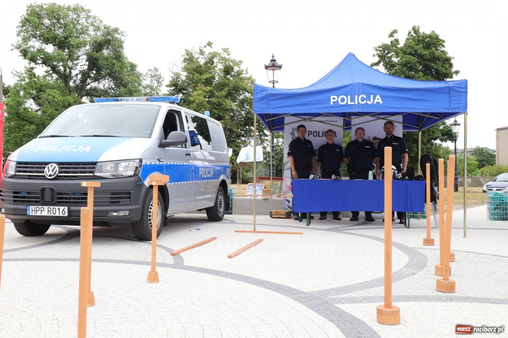 Zdjęcie w galerii na portalu naszraciborz.pl: Bezpieczne wakacje z rodziną. Wicewojewoda w Kuźni Raciborskiej [FOTO] wiadomości z regionu