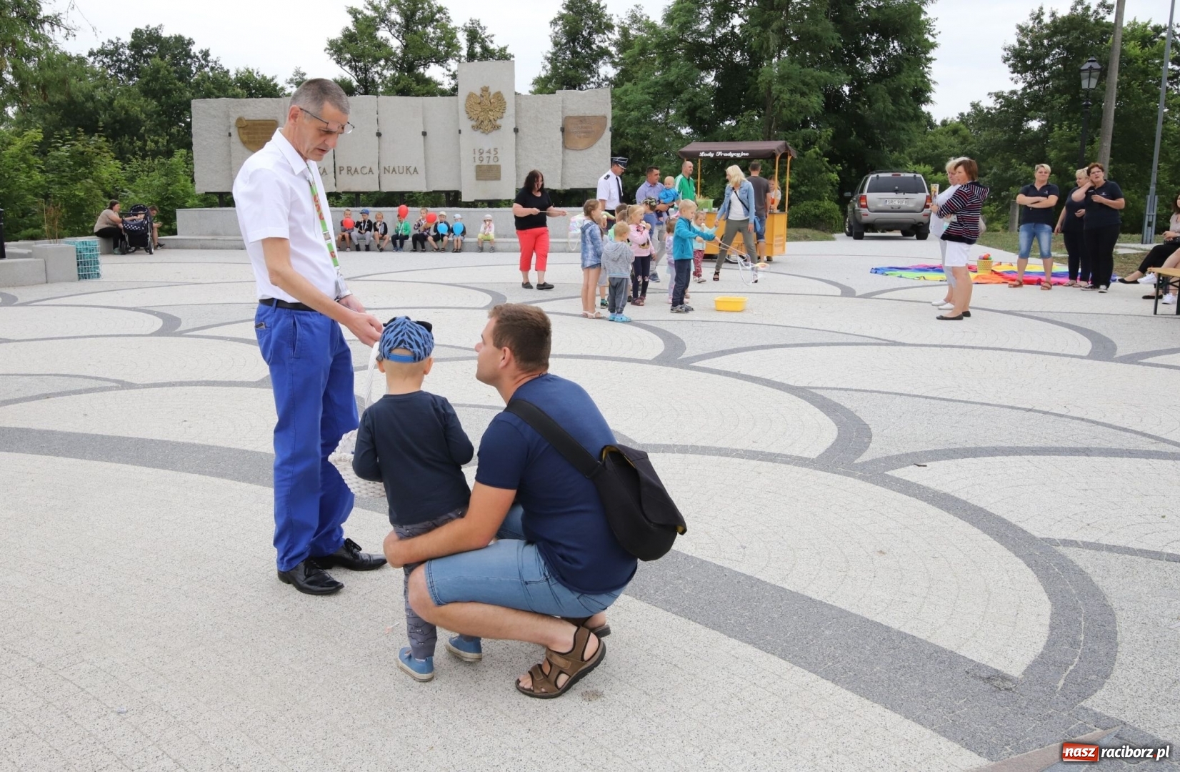 Zdjęcie w galerii na portalu naszraciborz.pl: Bezpieczne wakacje z rodziną. Wicewojewoda w Kuźni Raciborskiej [FOTO] wiadomości z regionu
