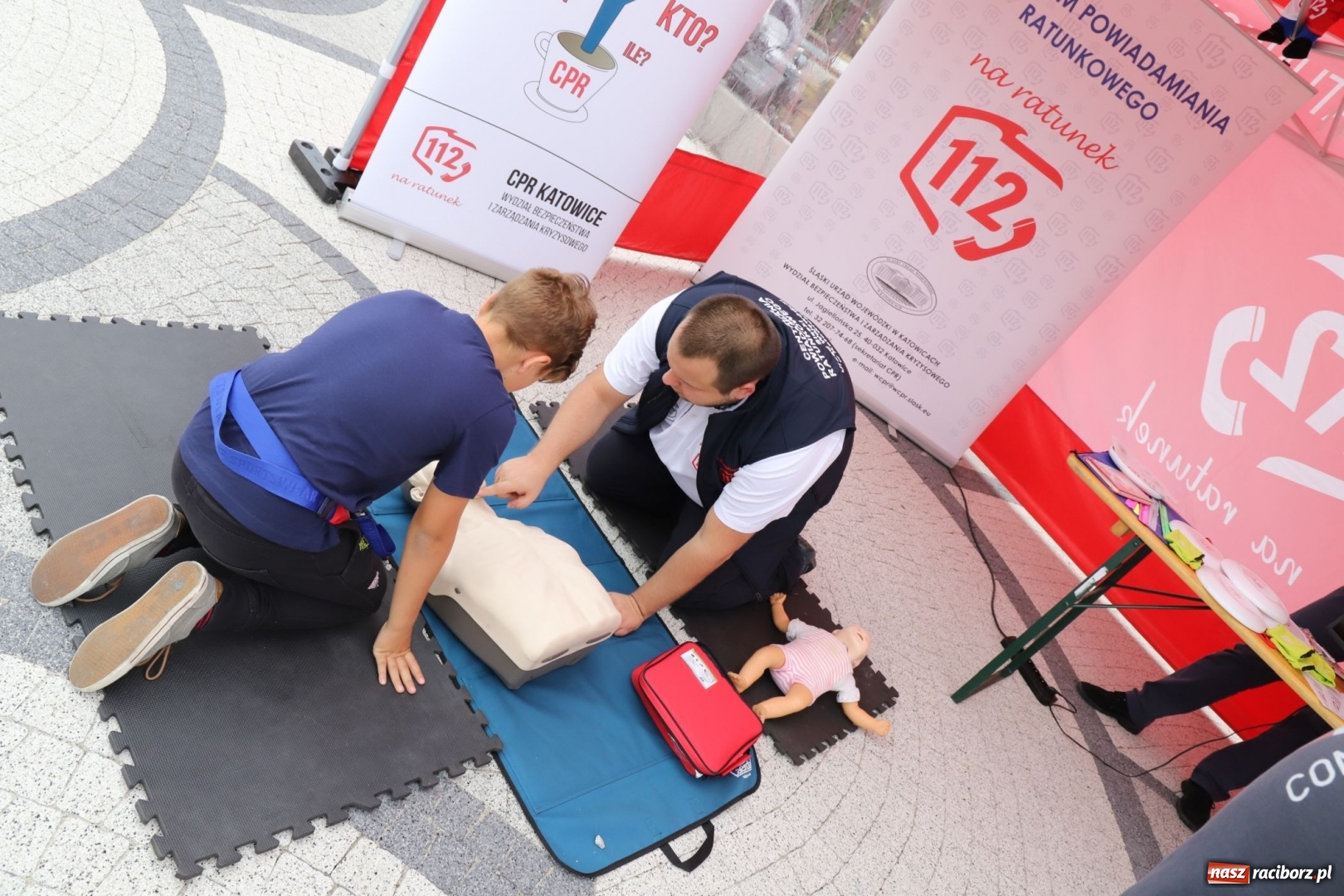 Zdjęcie w galerii na portalu naszraciborz.pl: Bezpieczne wakacje z rodziną. Wicewojewoda w Kuźni Raciborskiej [FOTO] wiadomości z regionu