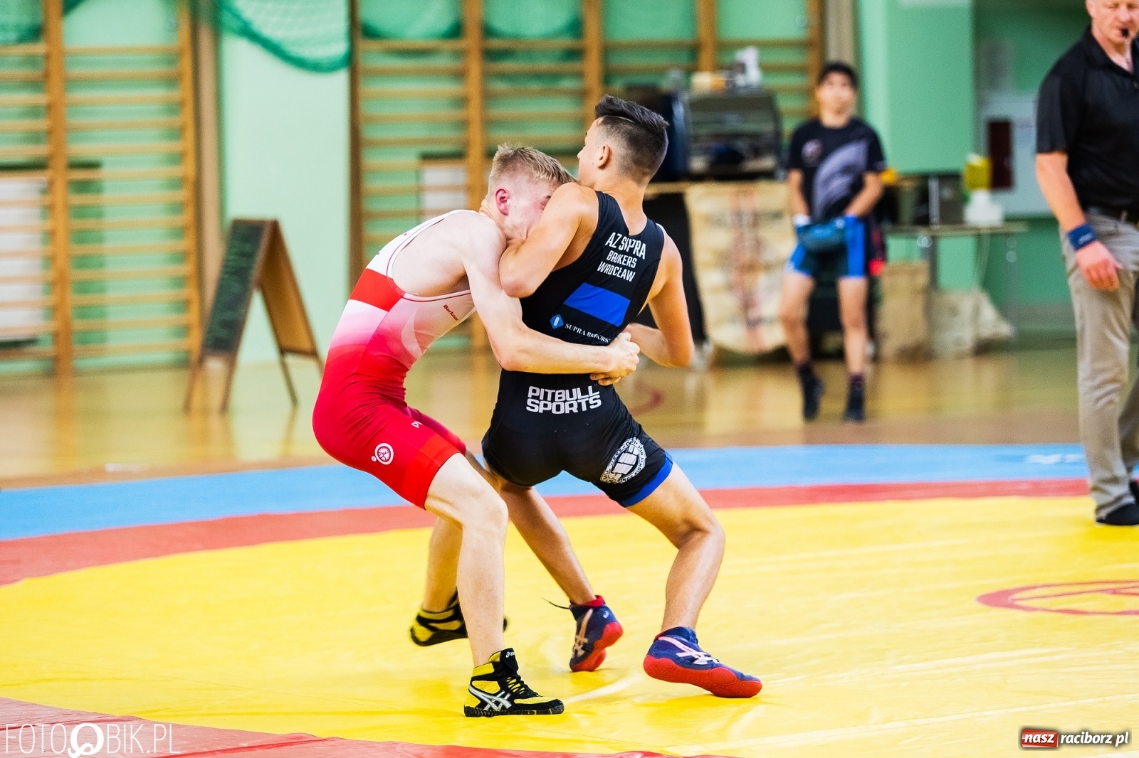 Zdjęcie w galerii na portalu naszraciborz.pl: W Arenie Rafako trwają Mistrzostwa Polski w zapasach wiadomości z regionu