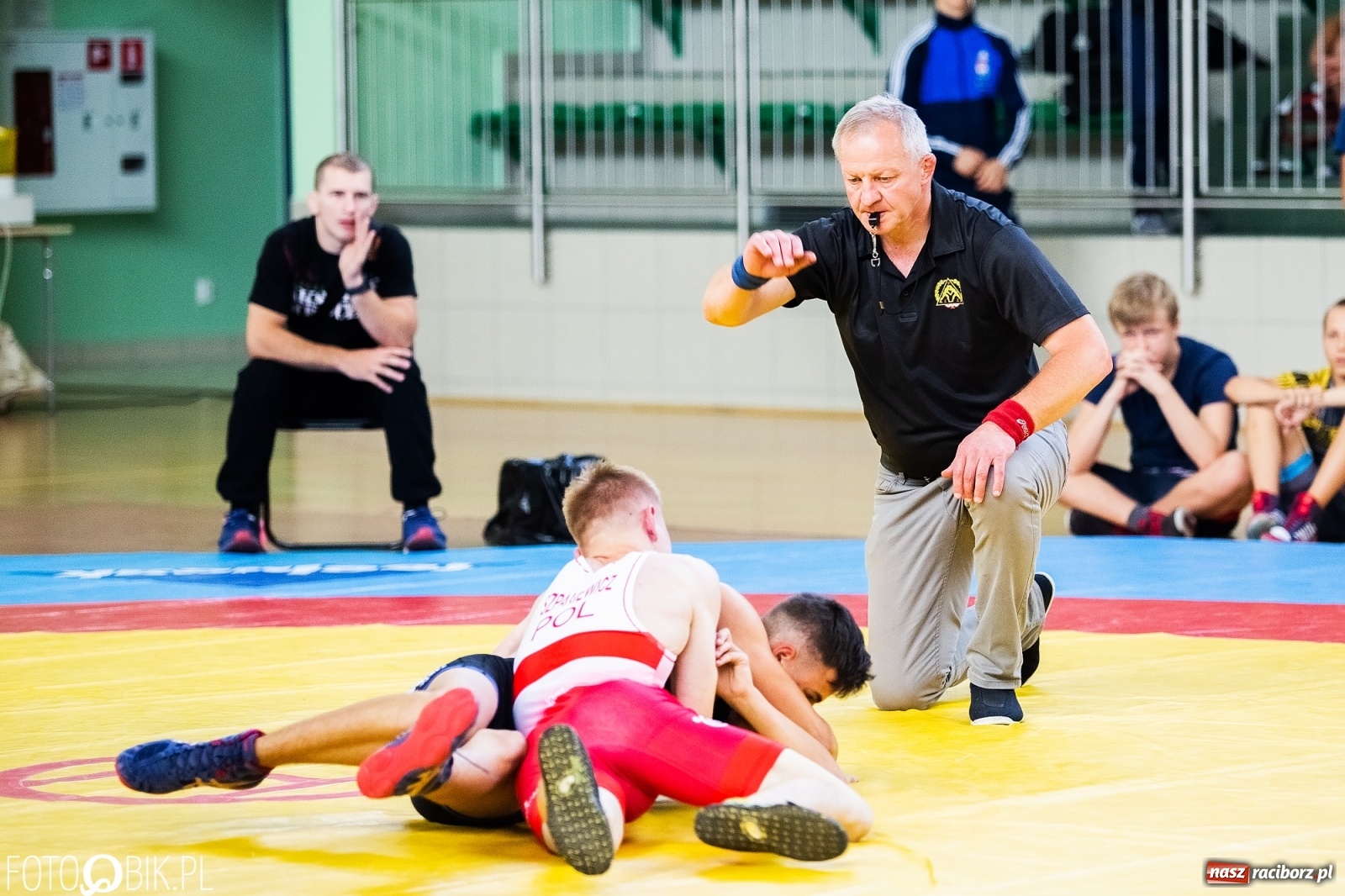 Zdjęcie w galerii na portalu naszraciborz.pl: W Arenie Rafako trwają Mistrzostwa Polski w zapasach wiadomości z regionu