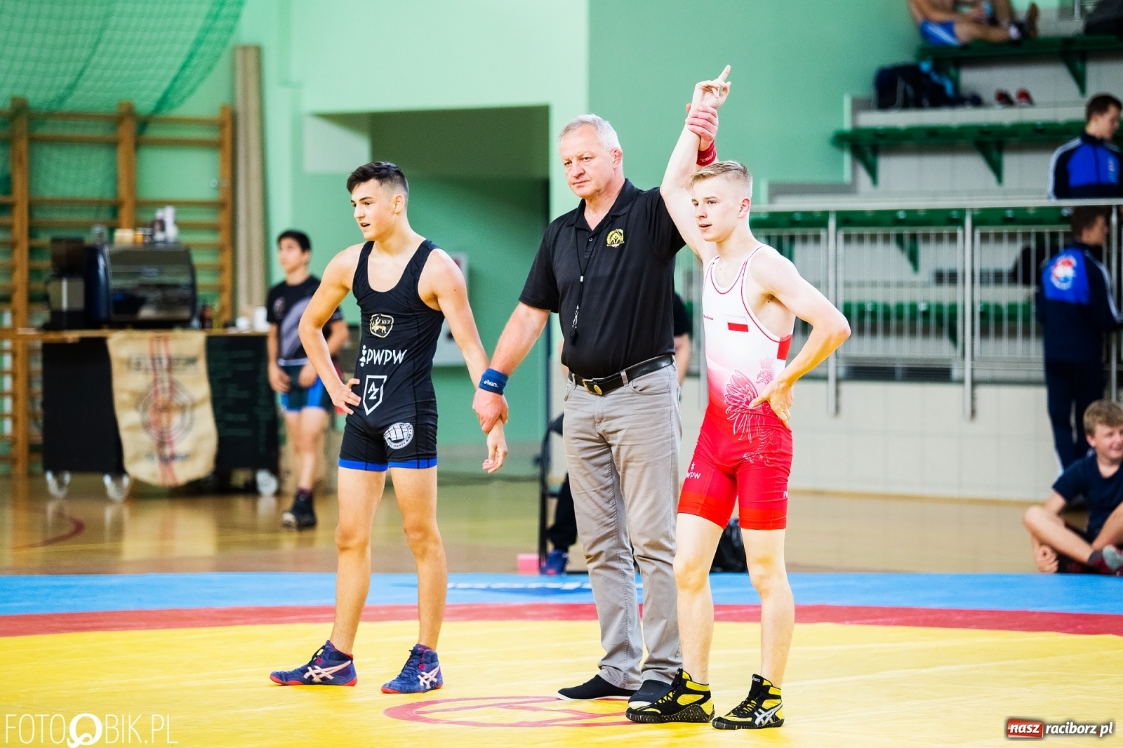 Zdjęcie w galerii na portalu naszraciborz.pl: W Arenie Rafako trwają Mistrzostwa Polski w zapasach wiadomości z regionu