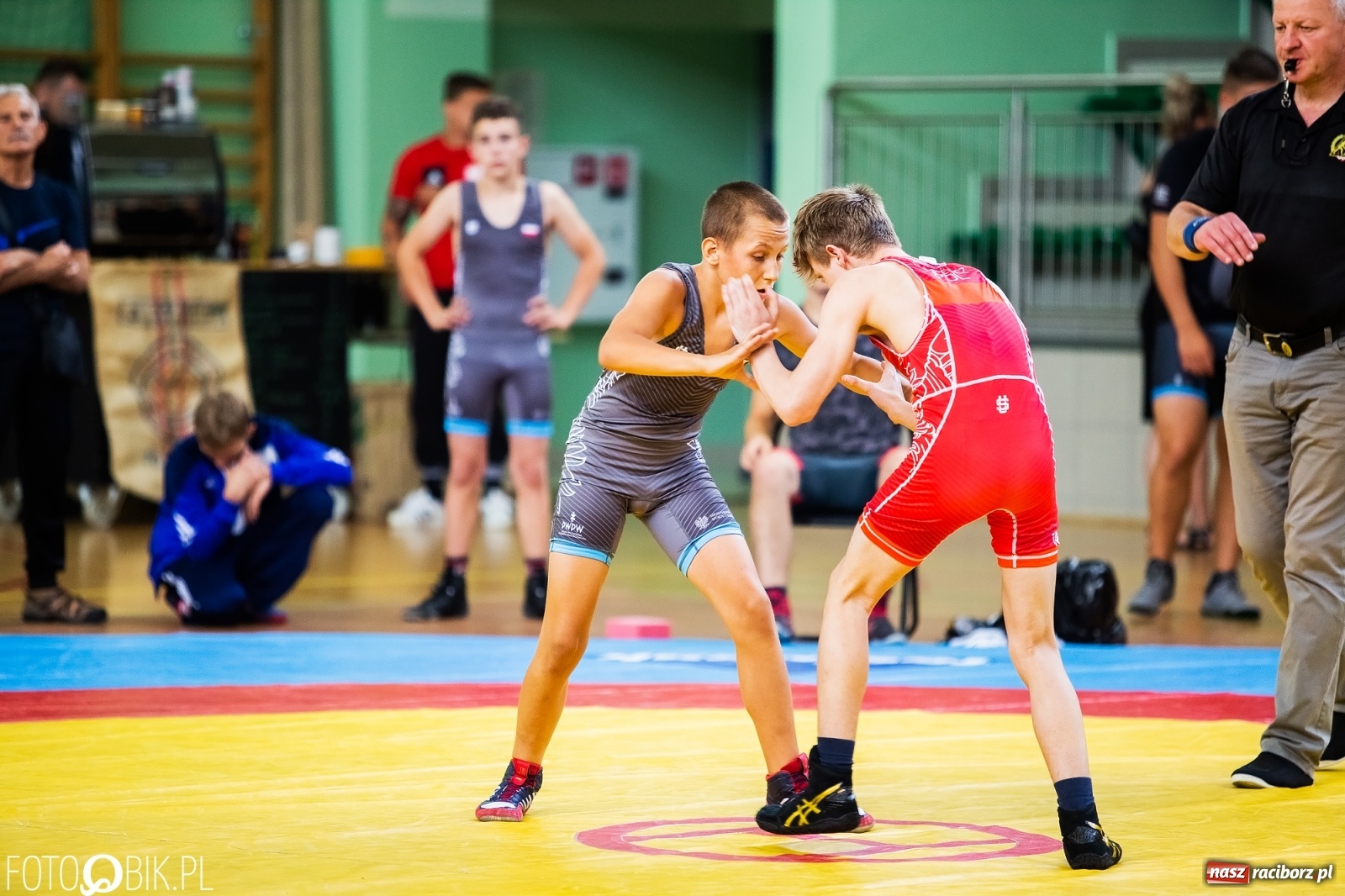 Zdjęcie w galerii na portalu naszraciborz.pl: W Arenie Rafako trwają Mistrzostwa Polski w zapasach wiadomości z regionu