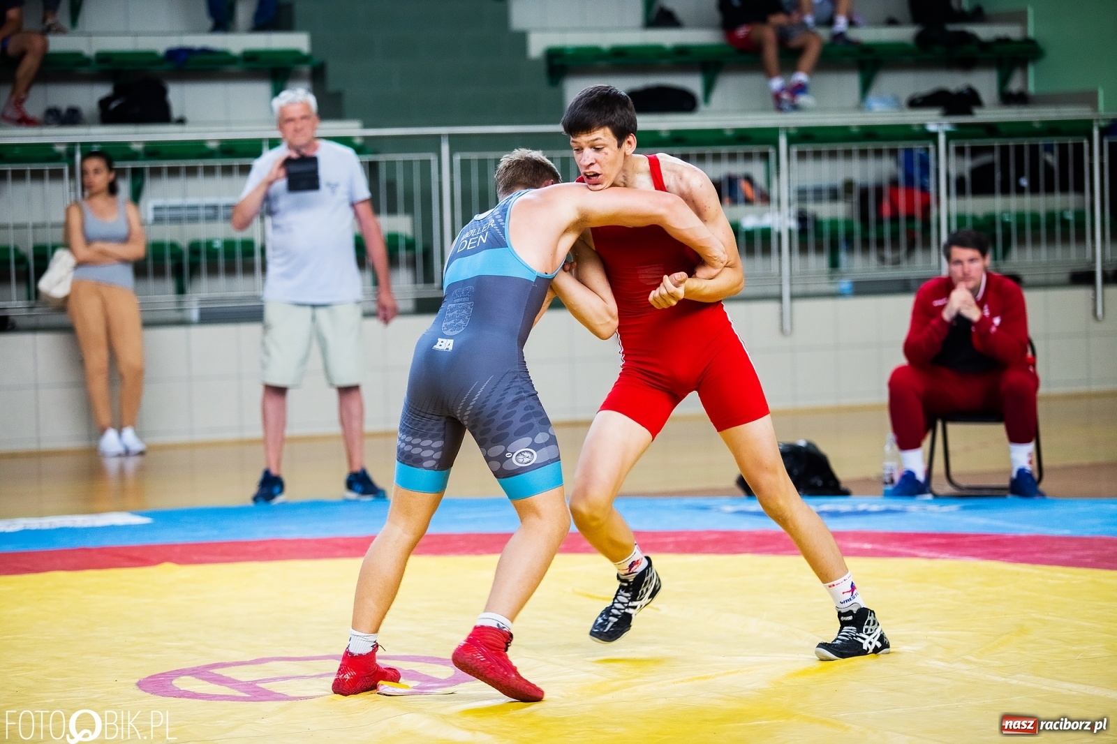 Zdjęcie w galerii na portalu naszraciborz.pl: W Arenie Rafako trwają Mistrzostwa Polski w zapasach wiadomości z regionu