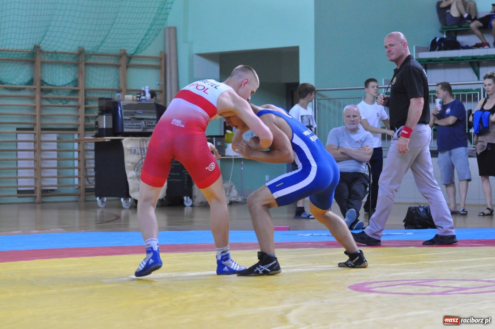 Zdjęcie w galerii na portalu naszraciborz.pl: W Arenie Rafako trwają Mistrzostwa Polski w zapasach wiadomości z regionu