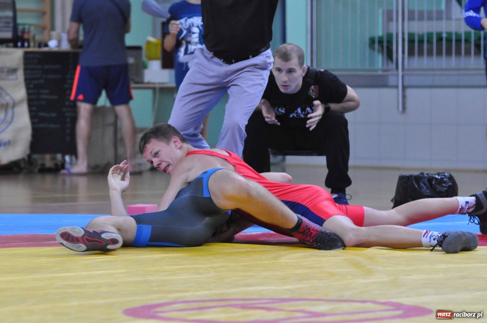 Zdjęcie w galerii na portalu naszraciborz.pl: W Arenie Rafako trwają Mistrzostwa Polski w zapasach wiadomości z regionu